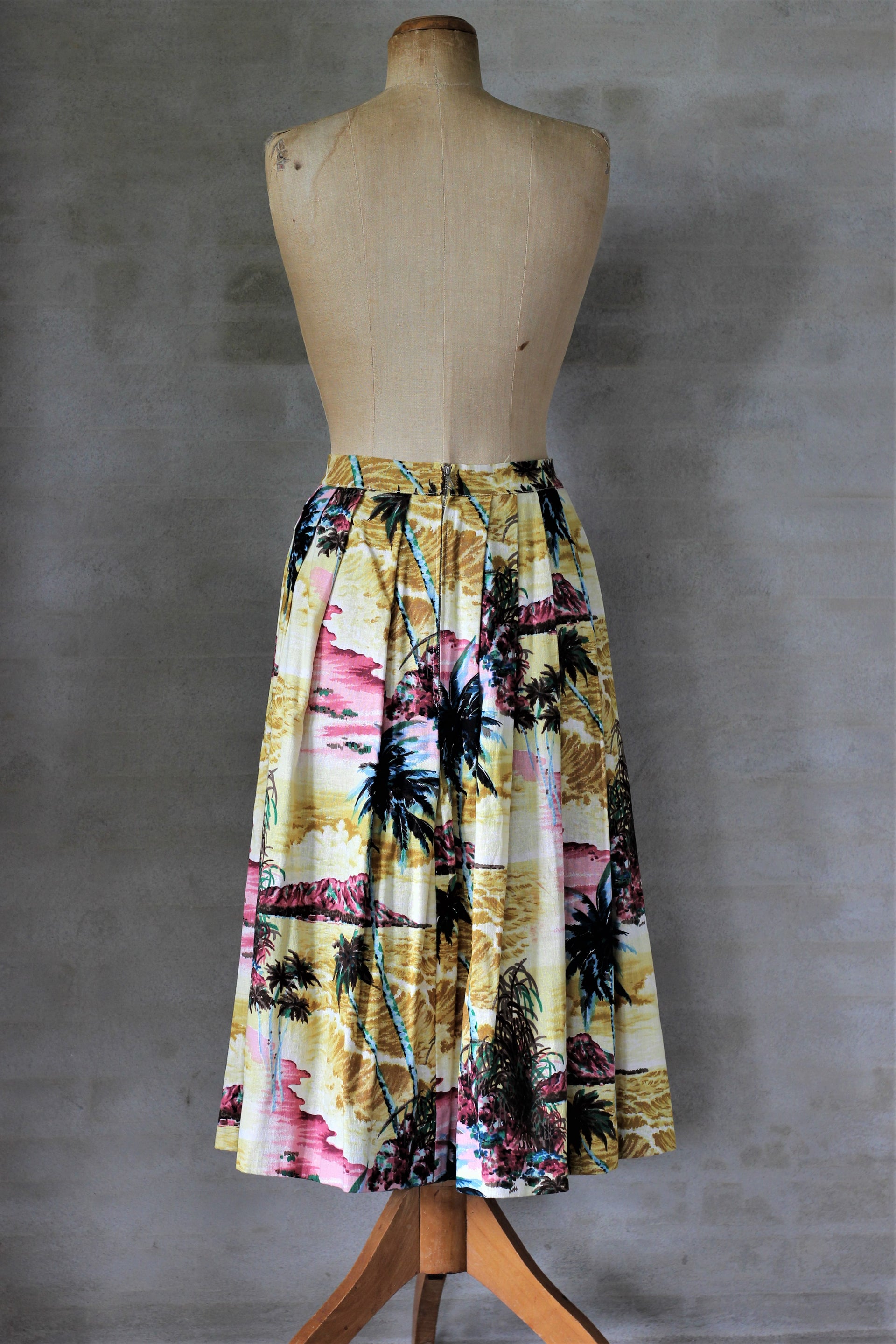 1950s High Waisted Pleated Skirt With Palm Trees/Size S/M