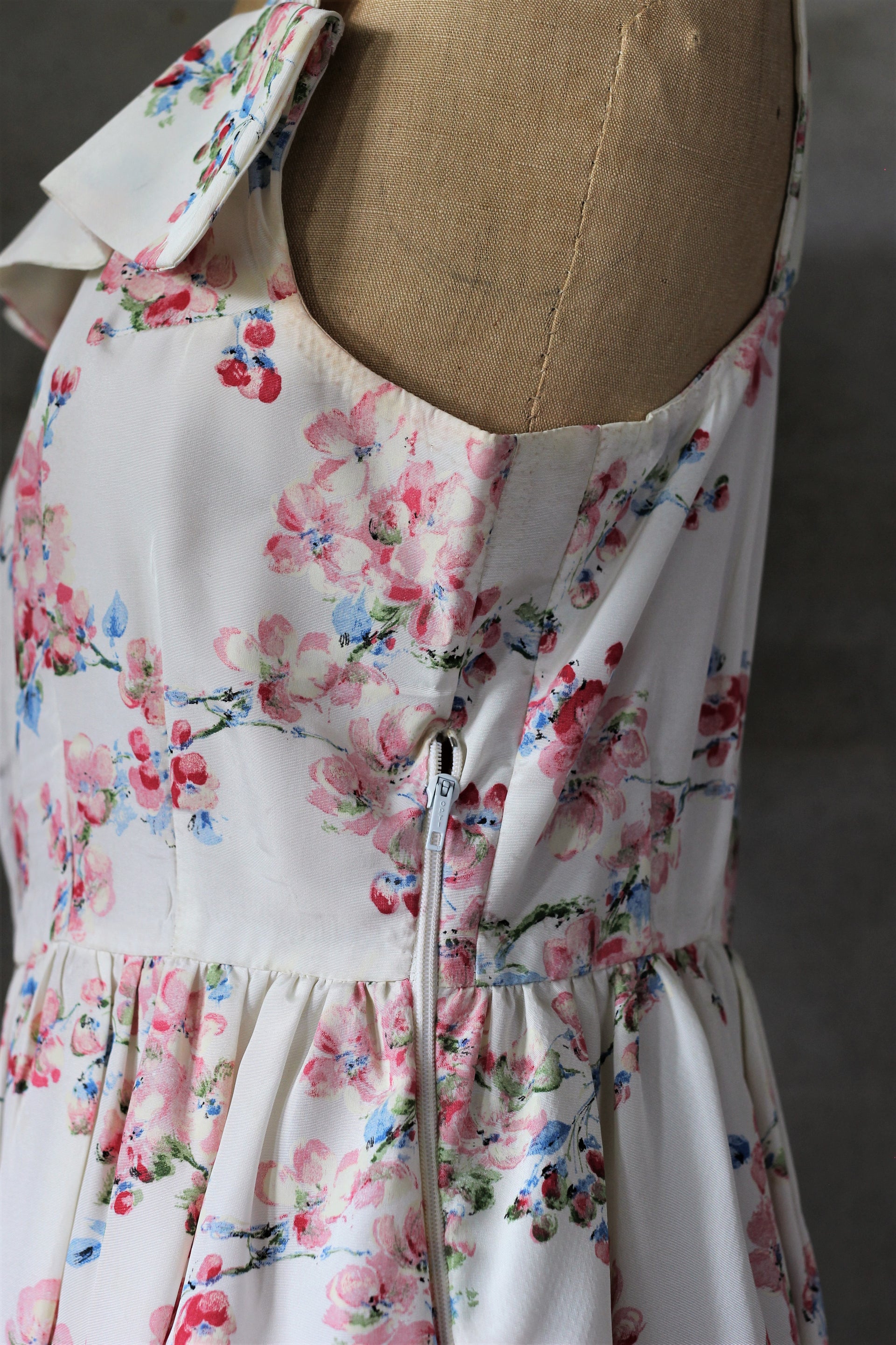 1950s White Taffeta Dress with Bolero//Blue and Pink Flowers//Size S/M            D2