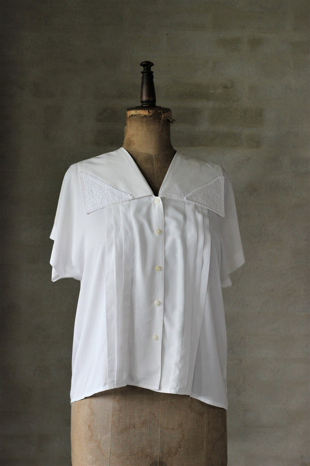 1980s White Shirt with Laces Size Size XL