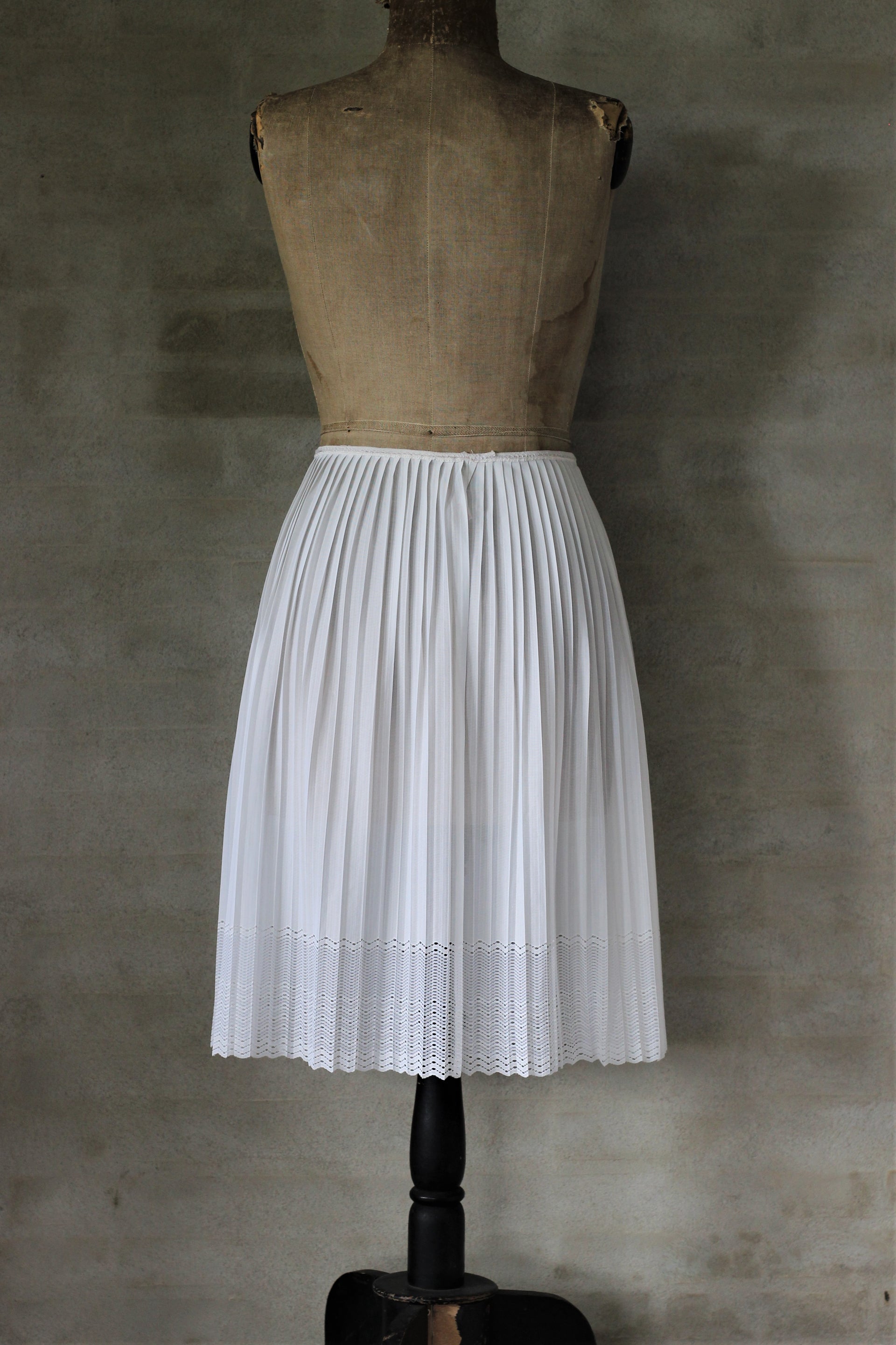 1960s White Pleated Skirt With Hollow Pattern/ Size S-L