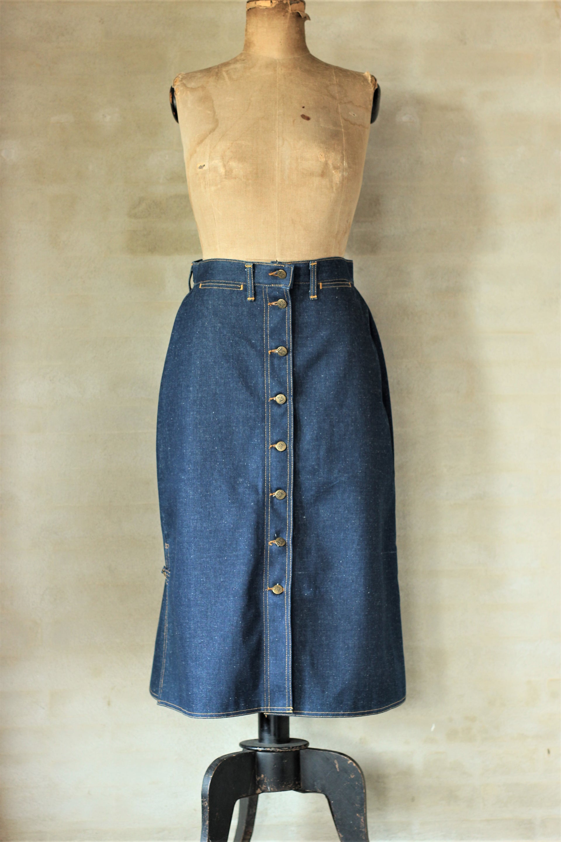 1970s DEADSTOCK Lee Blue Denim Vintage Skirt With Slits//Size M