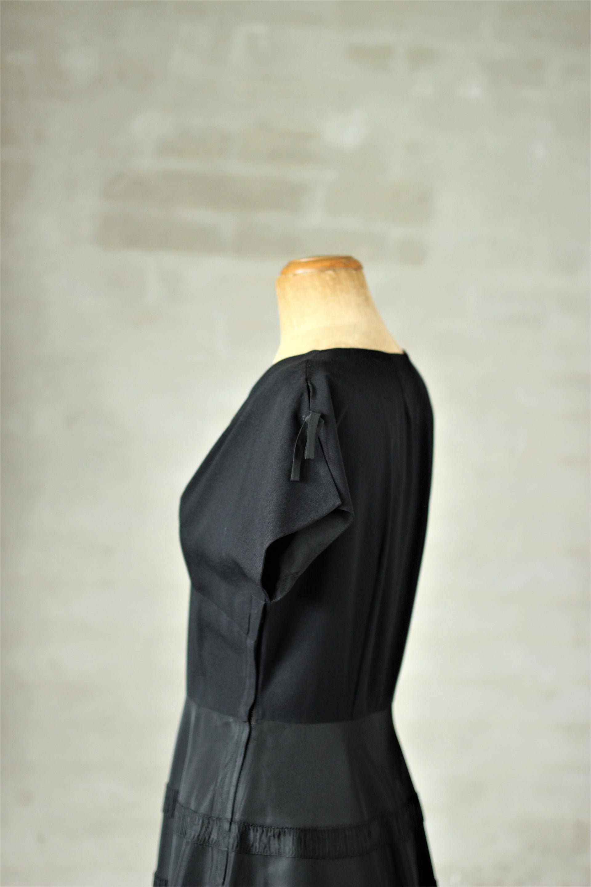 1940s Black Silk Dress //Size S/M