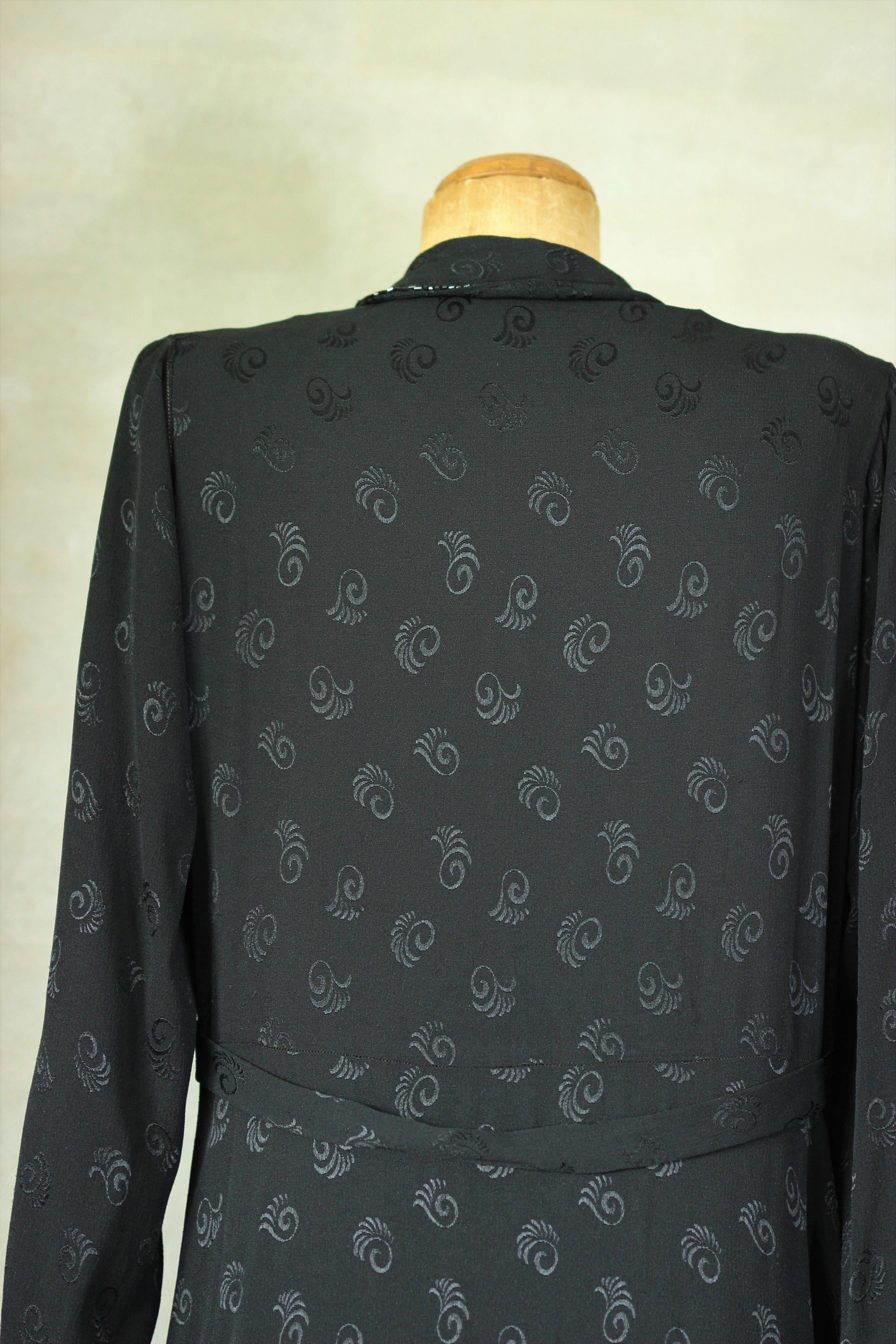 1940s Black Silk Crepe with Beads on Collar//Size M/L