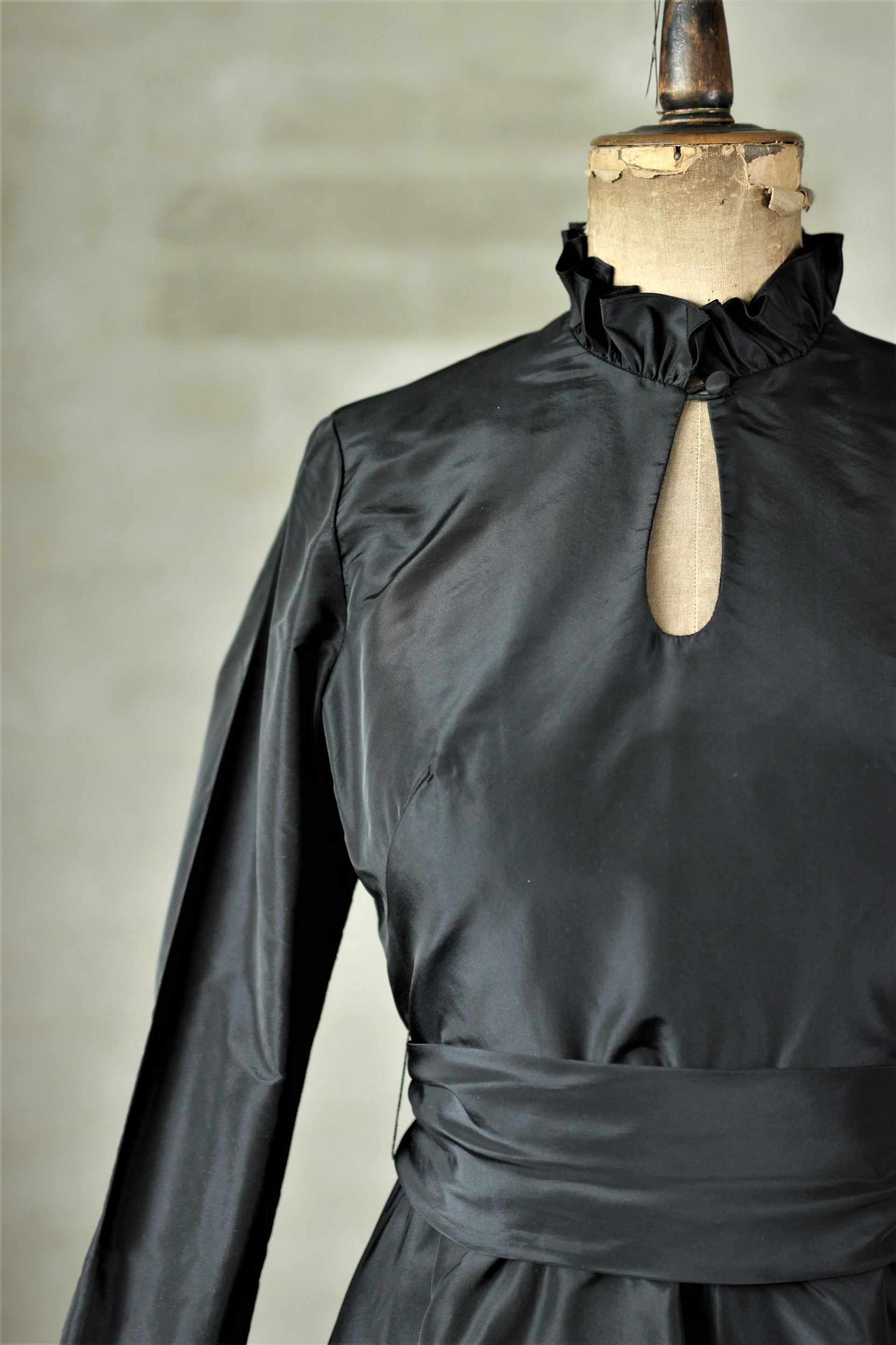 1970s Black Taffeta Dress//Size M