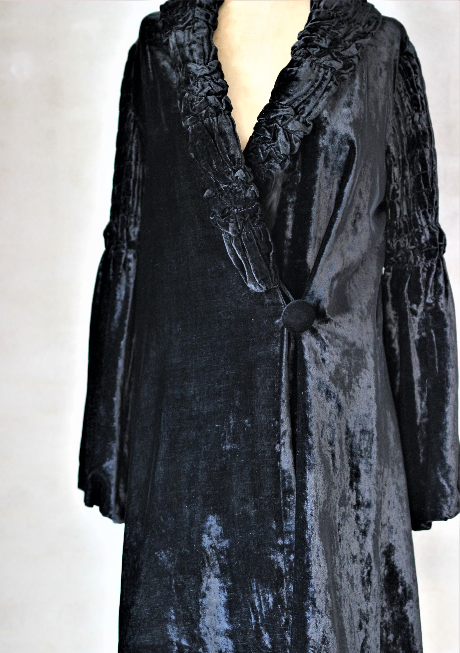1920s Black Silk Velvet Opera Coat//Size M/L