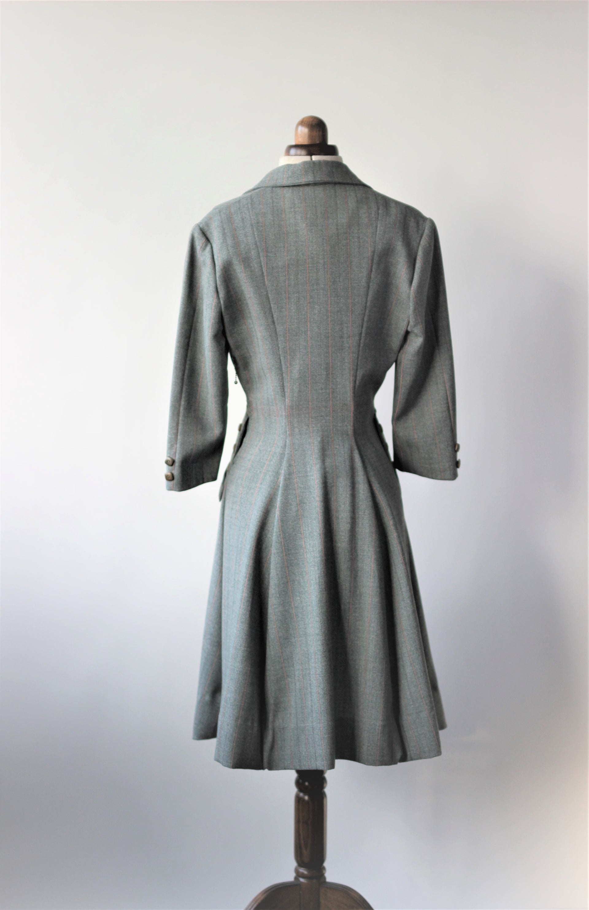 RARE 1940s Wool dress in Grey with Pink Stripes//Size M