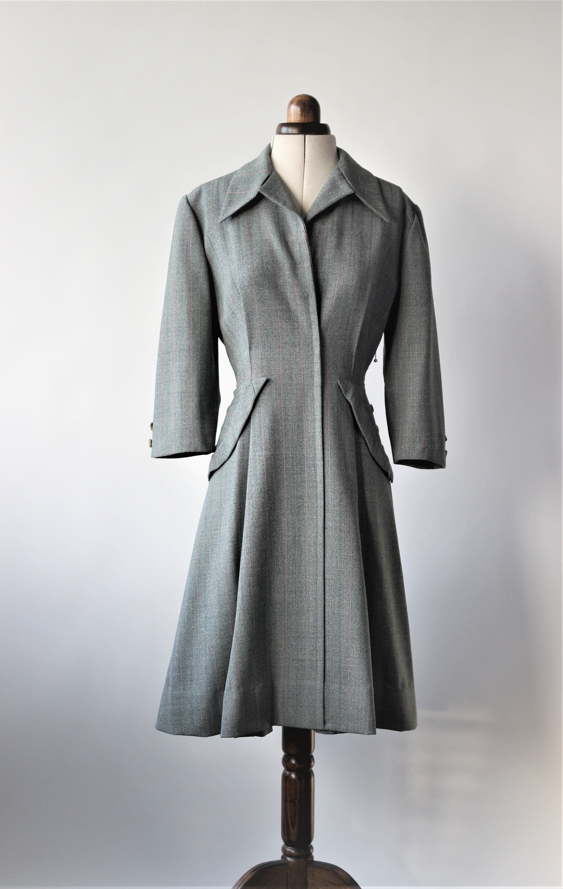 RARE 1940s Wool dress in Grey with Pink Stripes//Size M