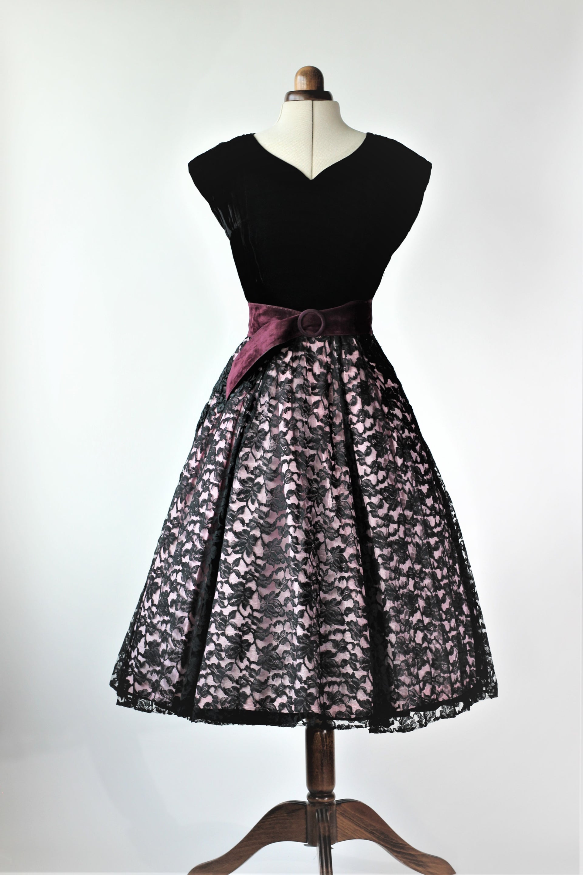 1950s Black Lace and Pink Satin Cocktail Dress //Size S/M