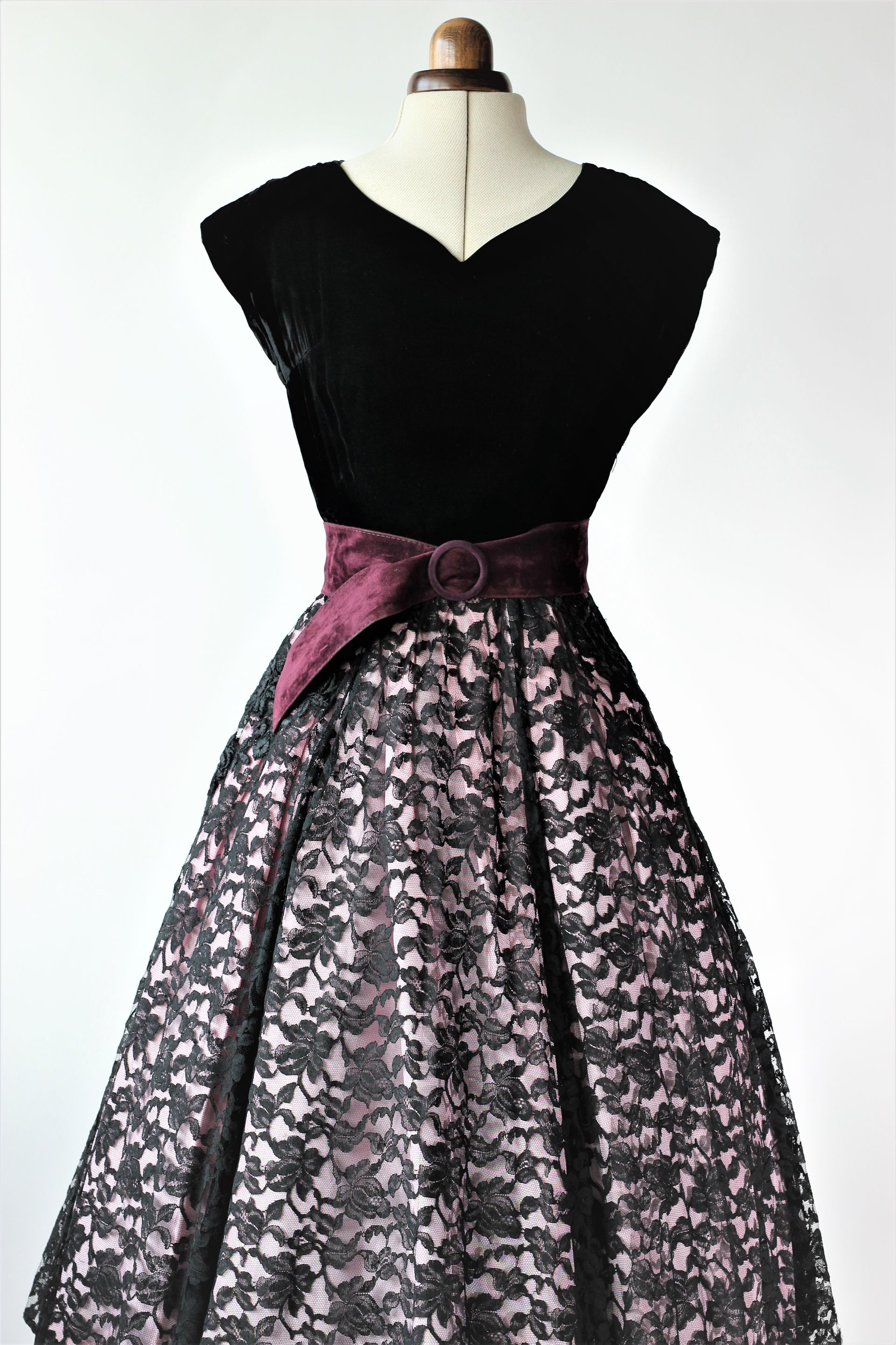 1950s Black Lace and Pink Satin Cocktail Dress //Size S/M
