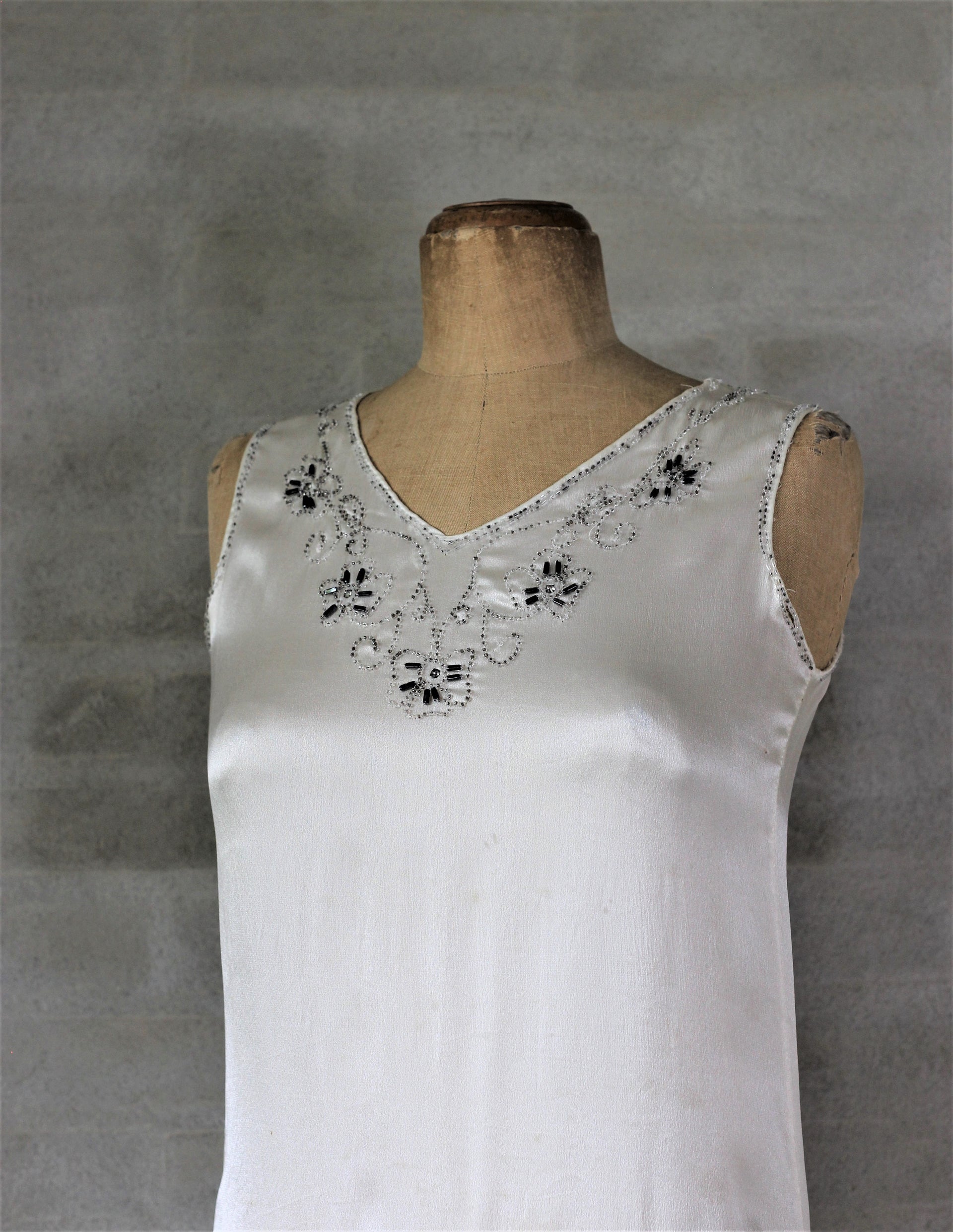 1920s White Silk Dress with Glass Beads and Rhinestones