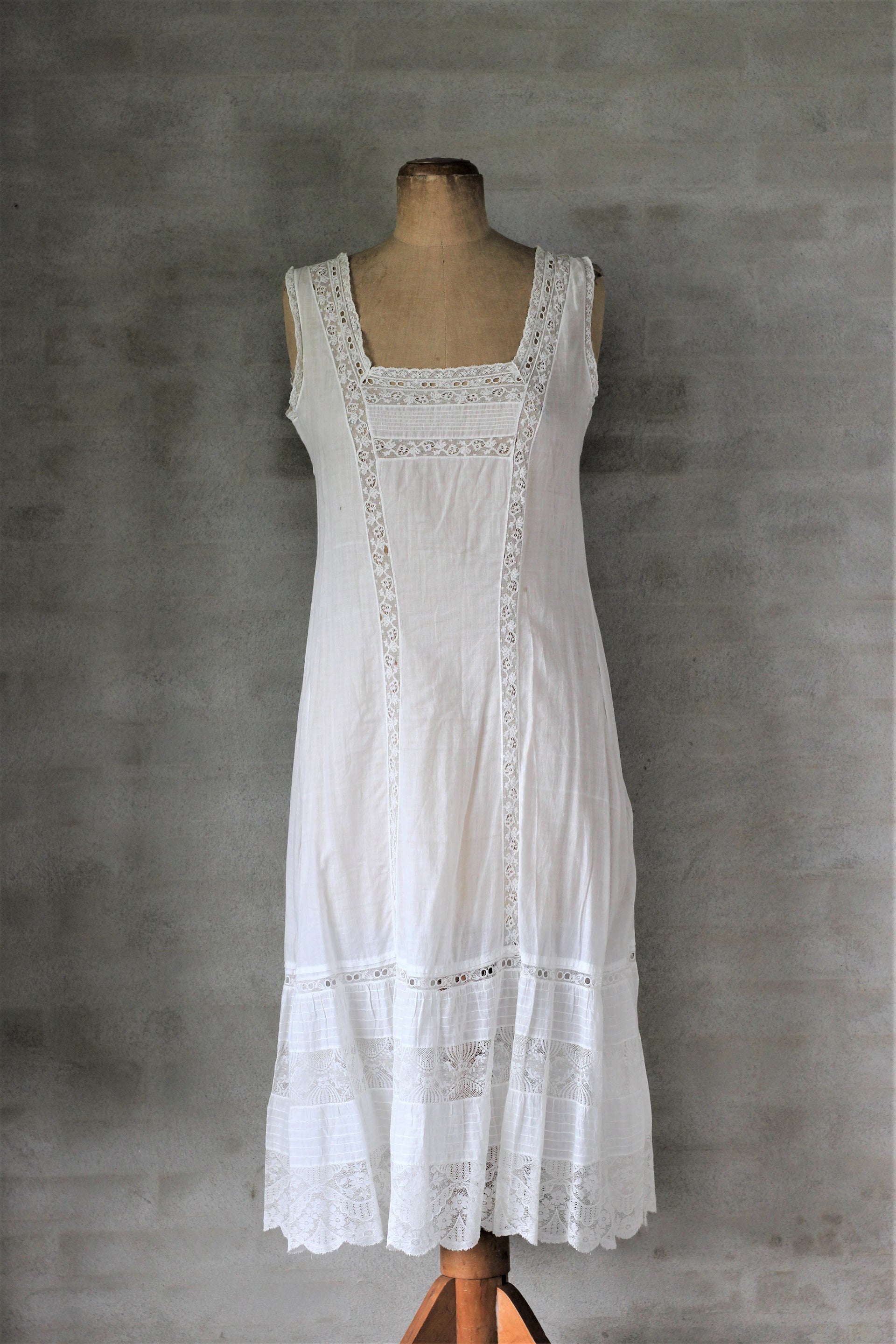 1920s White Cotton Dress with Embroidery