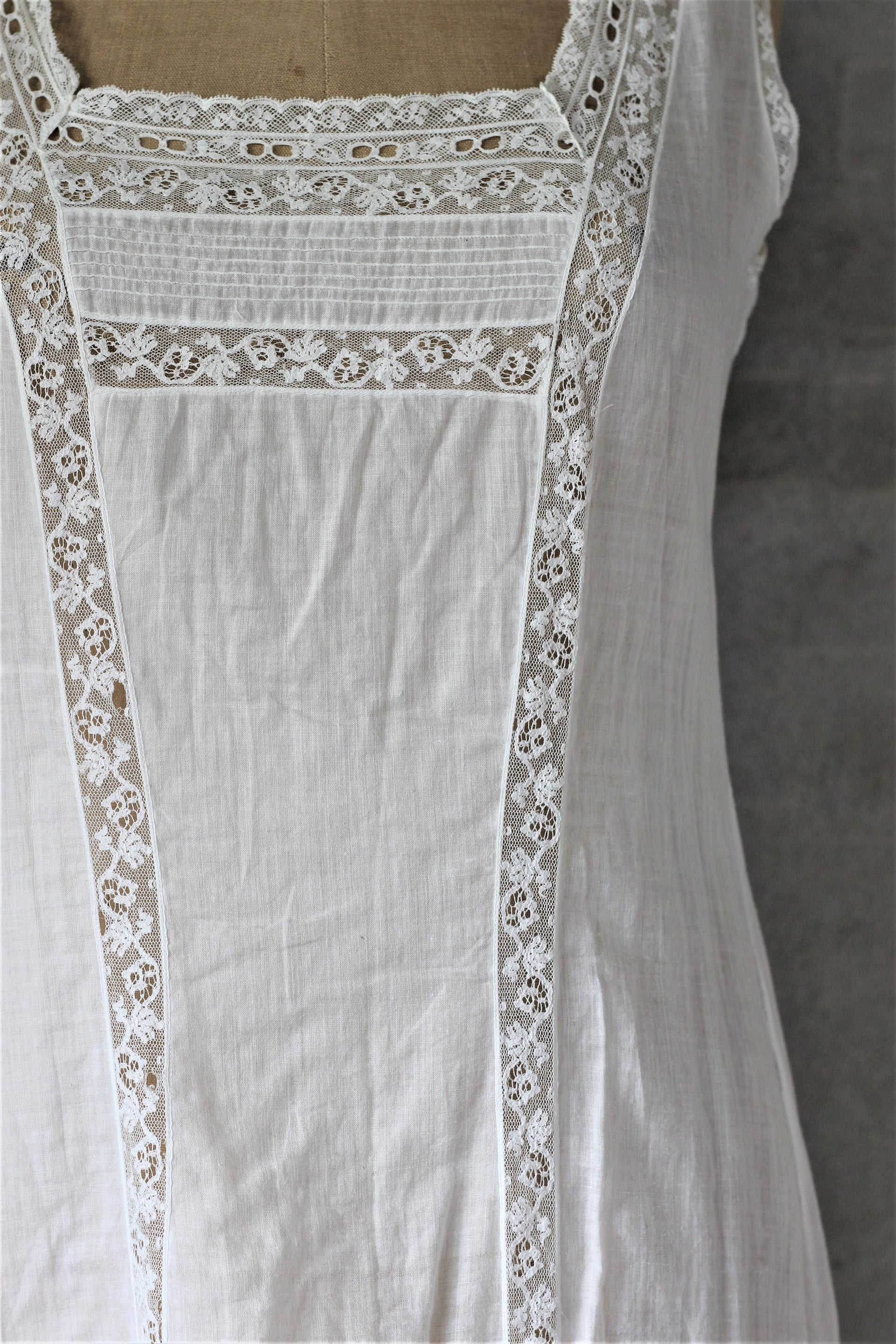 1920s White Cotton Dress with Embroidery