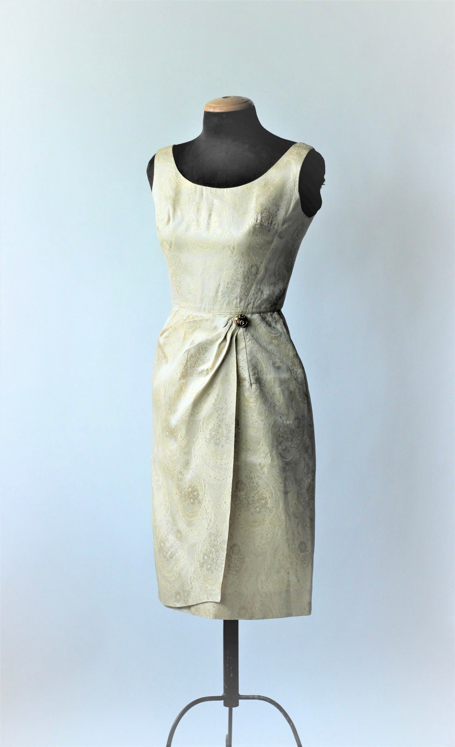 1960s Gold Floral Metallic Brocade Shift Dress//Size S/M