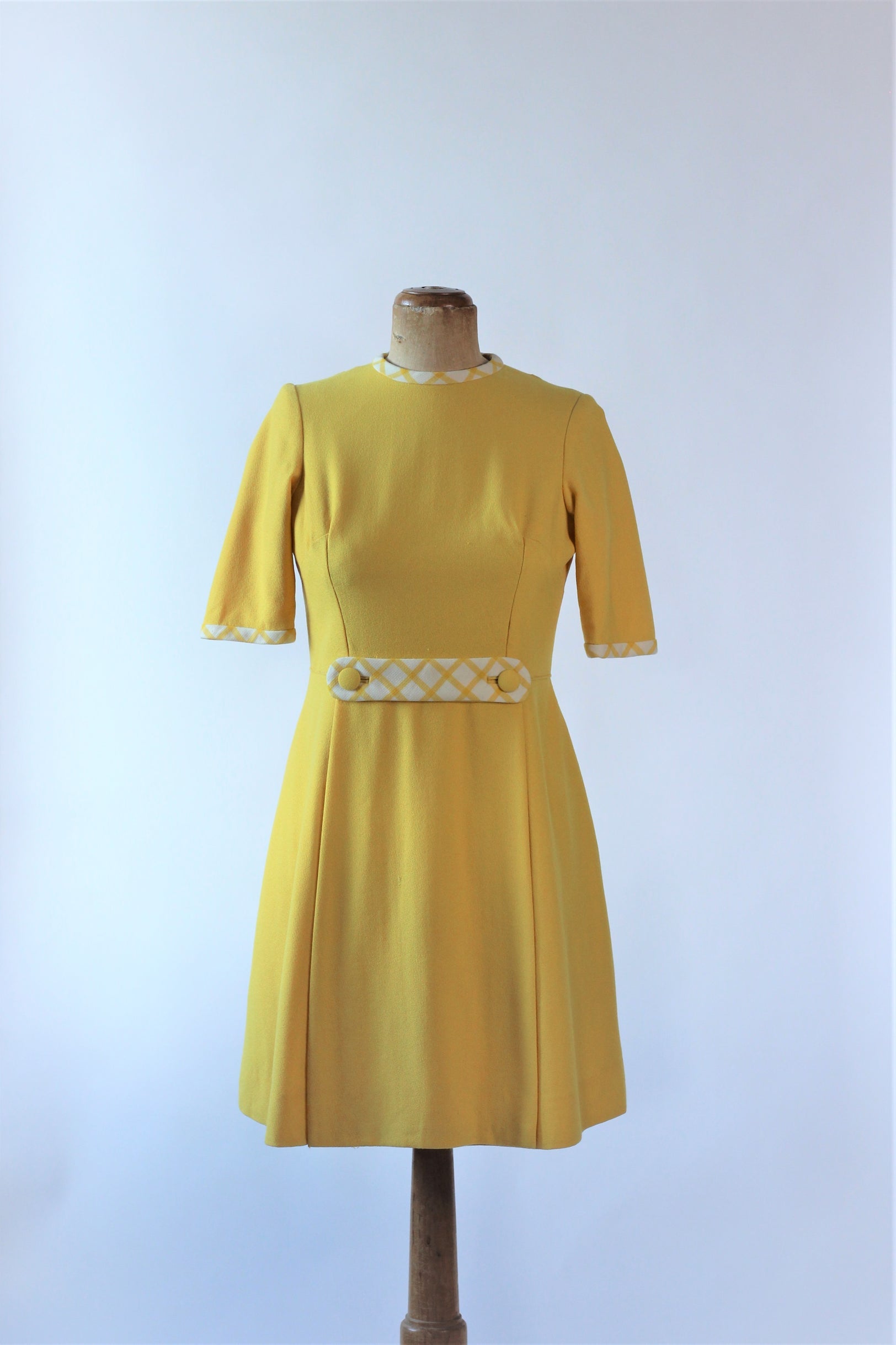 1960s Yellow Short Sleeve Mod Dress//Size M