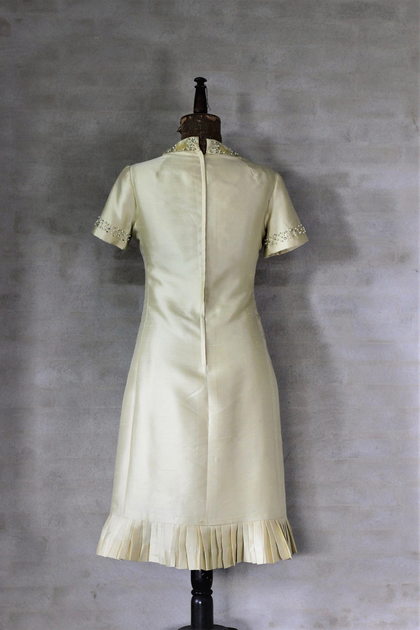 1960s Pale Yellow Raw Silk Dress//Size M