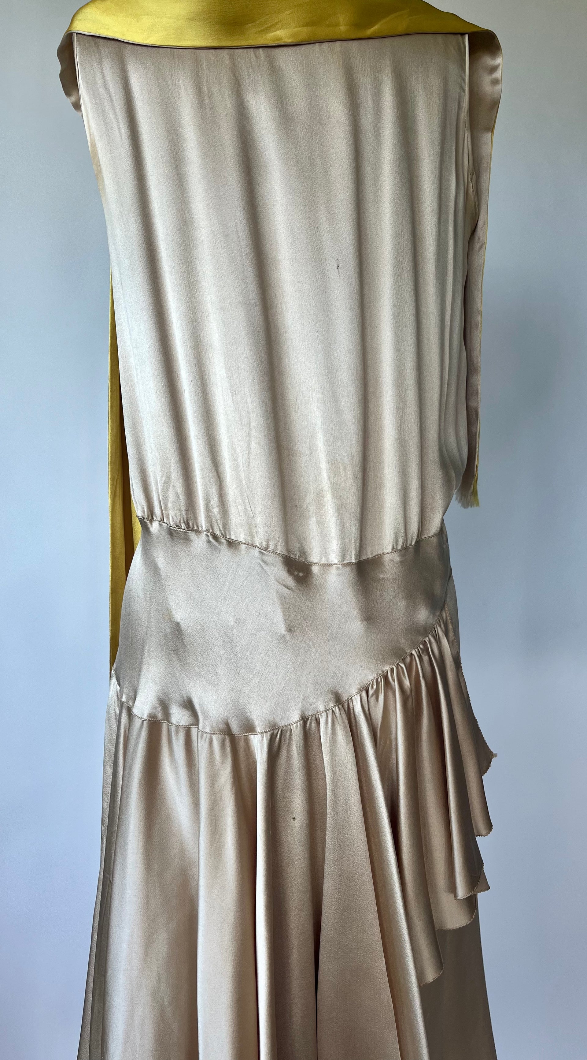 1920s Cream/Camel  Silk Flapper Dress//Yellow Belt//Size S/M