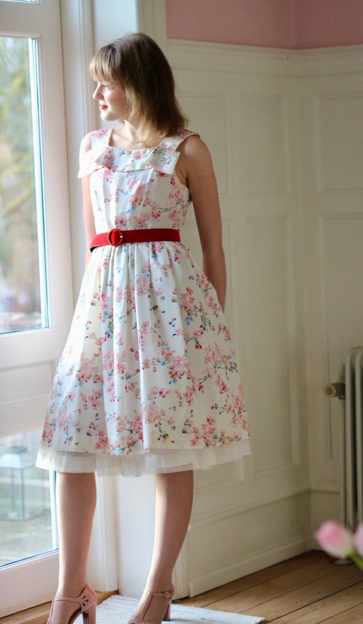 1950s White Taffeta Dress with Bolero//Blue and Pink Flowers//Size S/M            D2